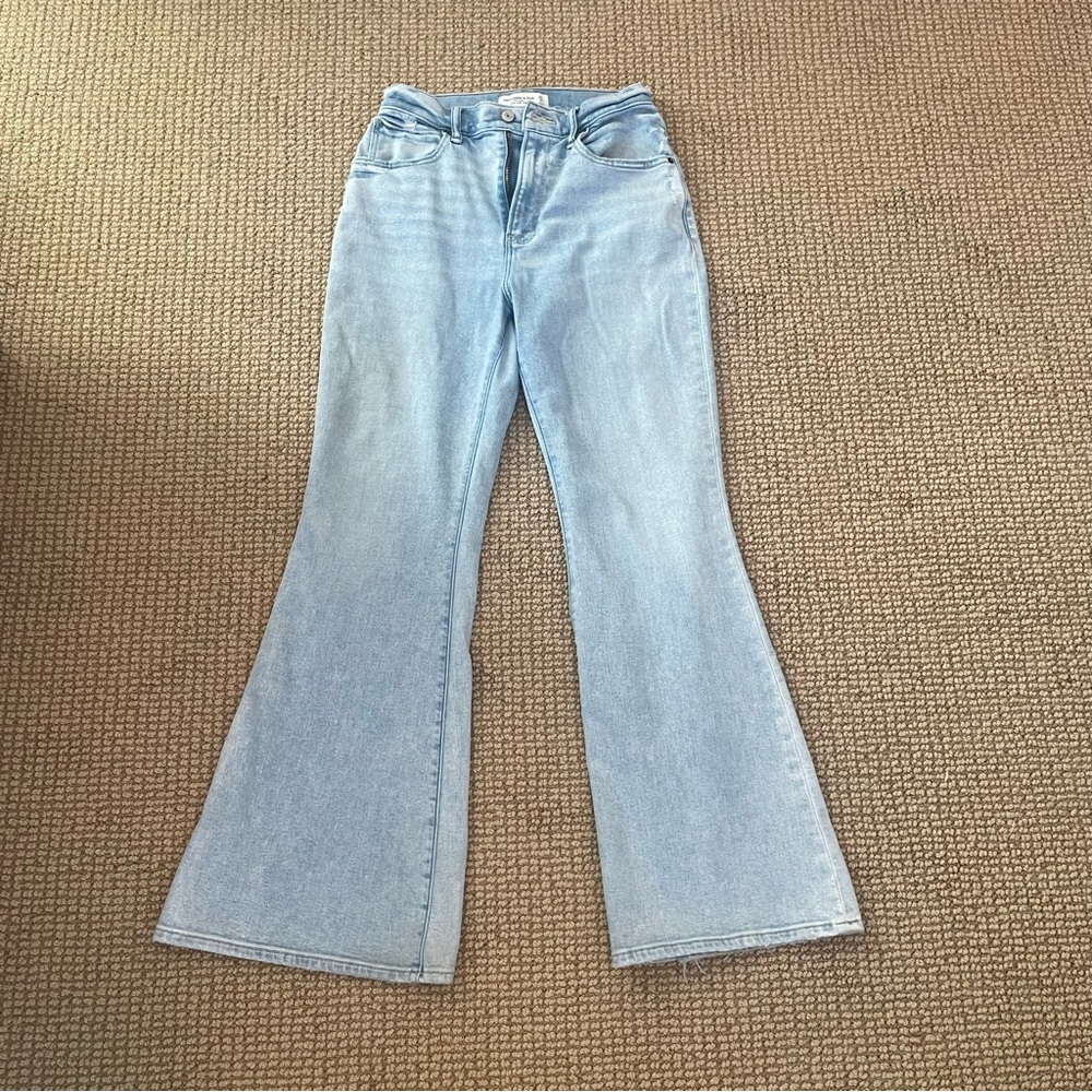 Abercrombie Curve Love ultra high rise light wash flare jeans SHORT
